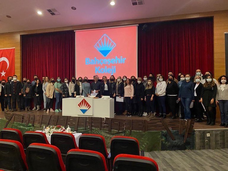 bahcesehir_k12's tweet photo. Eğitimin her kademesinde öğrencilerinin düşünme becerilerini geliştirmek için çalışmaya ve üretmeye devam eden öğretmenlerimiz, Prof. Dr. Oğuz Başokçu liderliğindeki 42 saatlik ‘’Üst Düzey Düşünme Becerilerinin Ölçülmesi’’ eğitimini tamamlayarak başarı sertifikalarını aldılar. https://t.co/cYKI4T5Jze