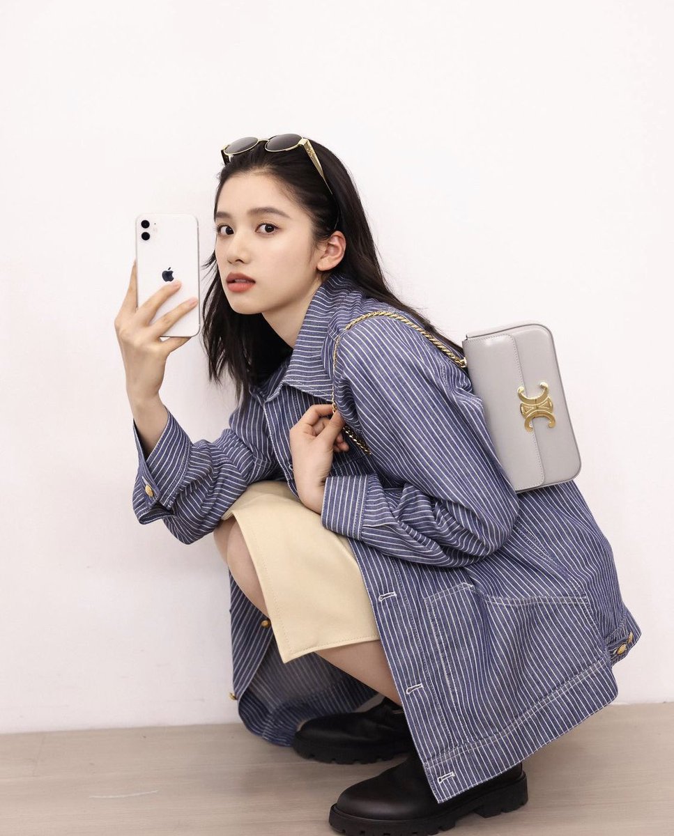 zzhangjoy_'s tweet photo. 220310
･ﾟ:⋆*･ﾟ:⠀ *⋆.*:･ﾟ .: ⋆*･ﾟ
zhang jingyi’s instagram update

「😎
#celine
#celinebyhedislimane 」

#张婧仪 #ZhangJingyi https://t.co/5Ud6kODrVn