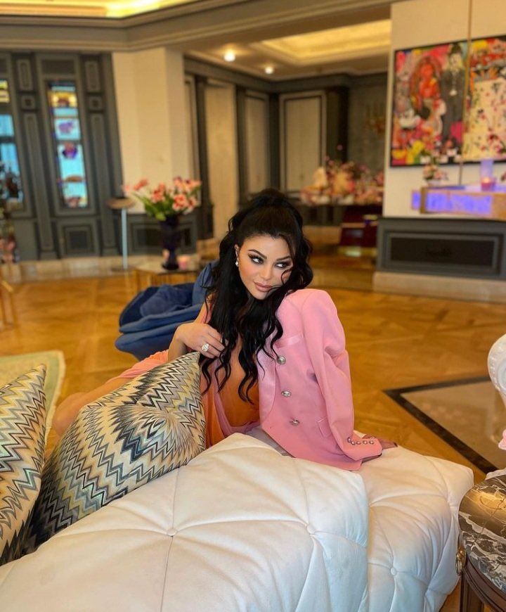 ZainabbHw's tweet photo. يا اجمل نعمة كل عام وانت اجمل مافي الحياة💕

@HaifaWehbe #HappyBrithdayHaifa https://t.co/HmzeIWOJXv
