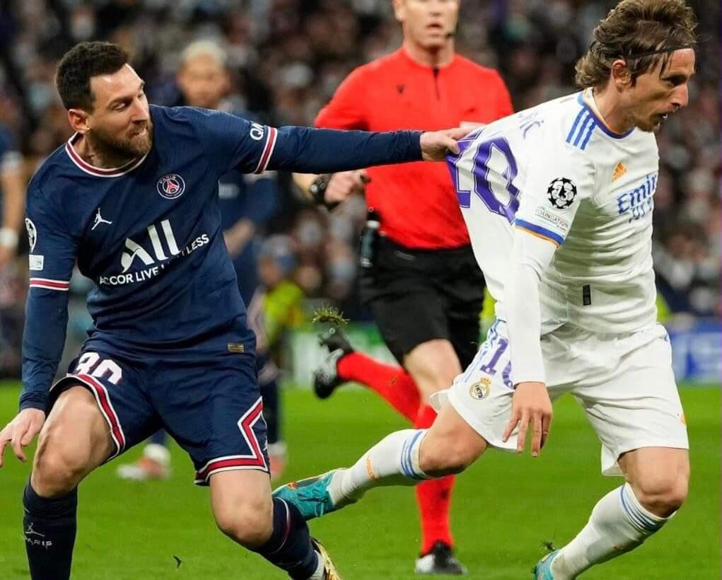 sayantanxcr7's tweet photo. ⚪️⚪️It’s much easier to get a #Modric shirt by going to our online store👉
https://t.co/oWiJWSnBJZ😋 https://t.co/vS7XHpDiI8