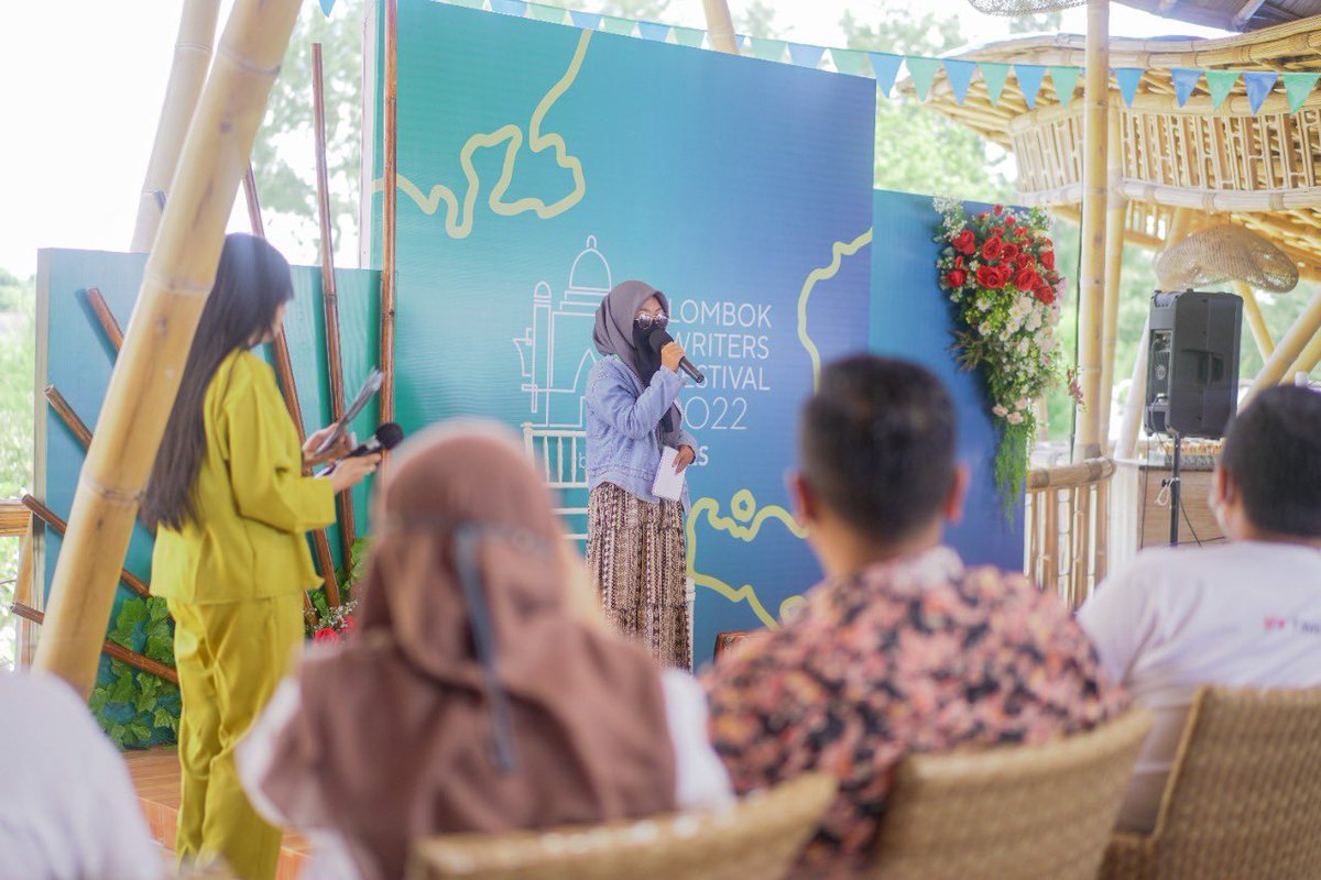 sylvialexandra's tweet photo. Day #2 of #LWF2022 #EksplorAsikNTB Excited to see the writing enthusiasts excited to join the event! ✨ https://t.co/qEjnfgRJjV