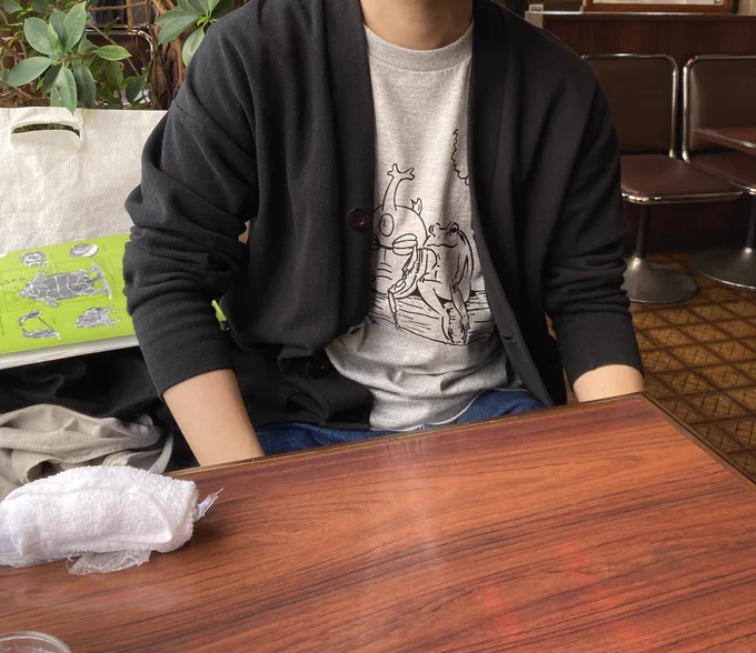 編集者さん。
出会う直前にボタンあけた説。 