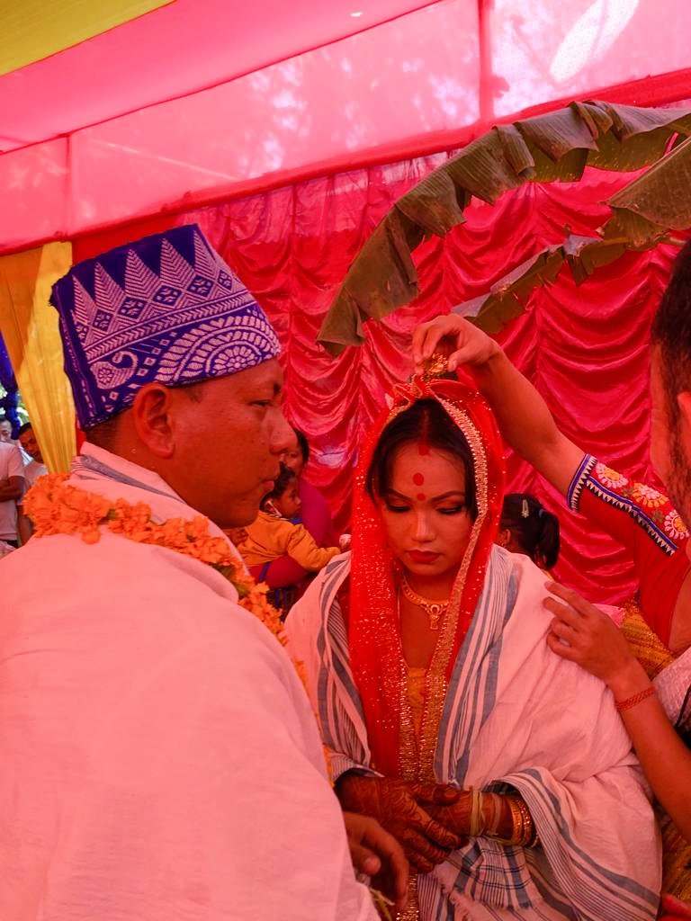 MoniManika's tweet photo. द बोसोर गोसो गोरोबलायनायनि उनाव जों सानैनि गोसो गोरोबलायनाया मोबथां महर मोनबाय । बिनिखायनो आफा अबंगसायखौ रोजा रोजा साबायखर बावो । https://t.co/UjCTRzrB4i