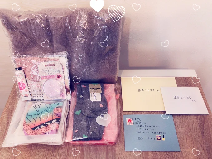 リブレさんと新書館さんからお手紙とプレゼント転送していただいてます。ご感想等ありがとうございます🙇‍♀️カード開けたら誕生日の歌が流れてびっくりしました😳笑

あとデビュー5周年のお花もありがとうございます;  ; おかげさまで今日で5周年になりました。これからも自分のペースでがんばります☺️🙏 