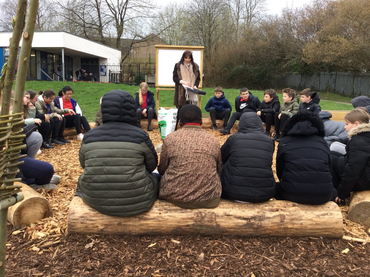 HTPSMiss_Martin's tweet photo. We loved sowing our first seeds yesterday in the #edibleplayground. Thank you @GrowCardiff for helping us get ready. We can’t wait to try an edible flower 🌸🌻 https://t.co/UeAoHkhsqS