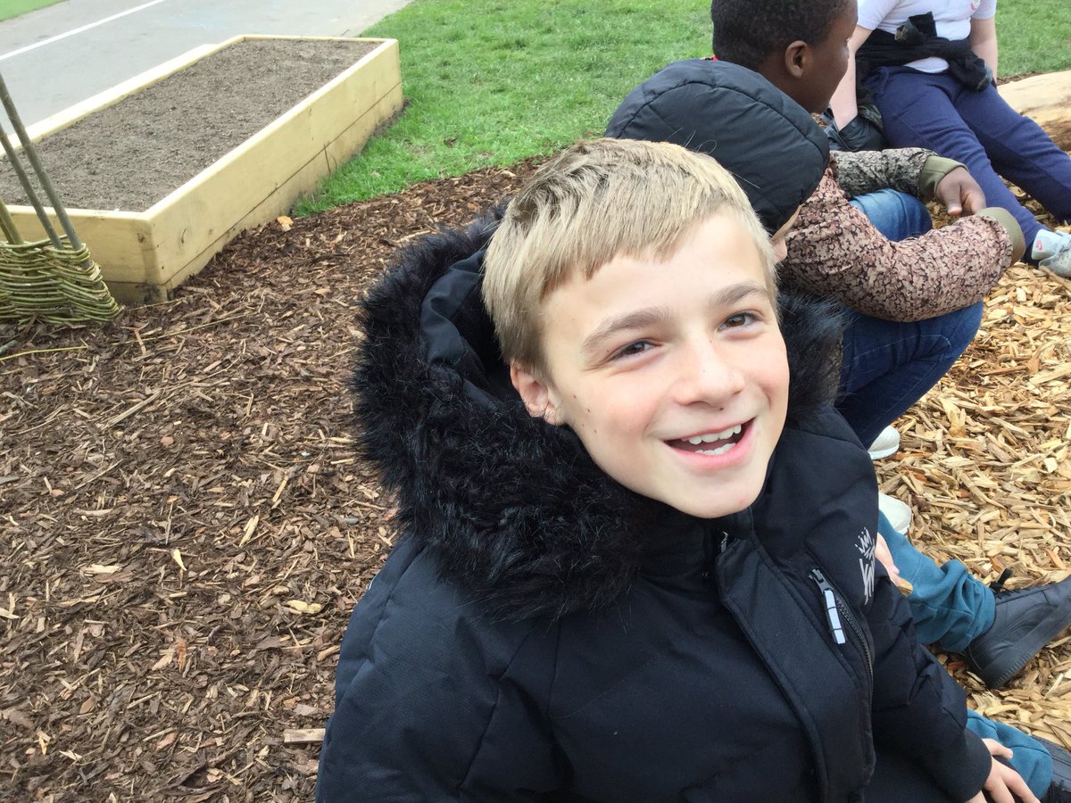 HTPSMiss_Martin's tweet photo. We loved sowing our first seeds yesterday in the #edibleplayground. Thank you @GrowCardiff for helping us get ready. We can’t wait to try an edible flower 🌸🌻 https://t.co/UeAoHkhsqS