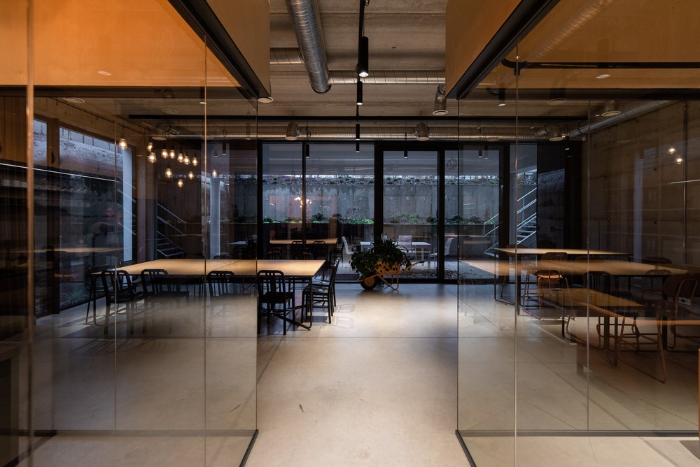 e_architect's tweet photo. All shelves, worktops, kitchen installation and wall surrounding it were separately designed for the DEMIURG Bunker Office Space, Poznań, Poland, by mode:lina™ 

https://t.co/NEosvXo2Hg

#BunkerDesign #BunkerOffice #Bunker #OfficeSpace #Poland #Architecture https://t.co/3uGijWtmu0