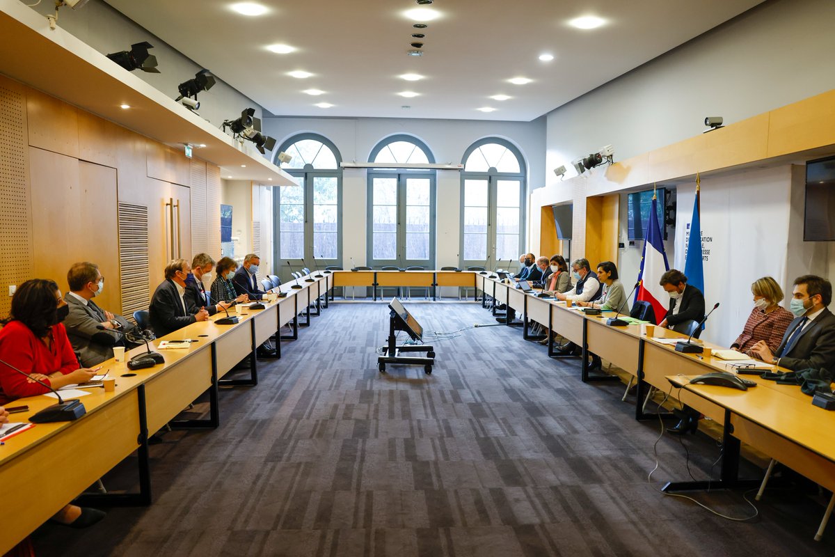 CFFondations's tweet photo. Les membres de la #CoalitionGénérosité rencontraient lundi la Secrétaire d’Etat chargée de la jeunesse et de l’engagement Sarah El Haïry sur la question de l’aide au peuple ukrainien.
👉 Pour connaitre les actions du secteur, visitez le site dédié du CFF : https://t.co/WeSjapFFuf https://t.co/hdzr0XZwev