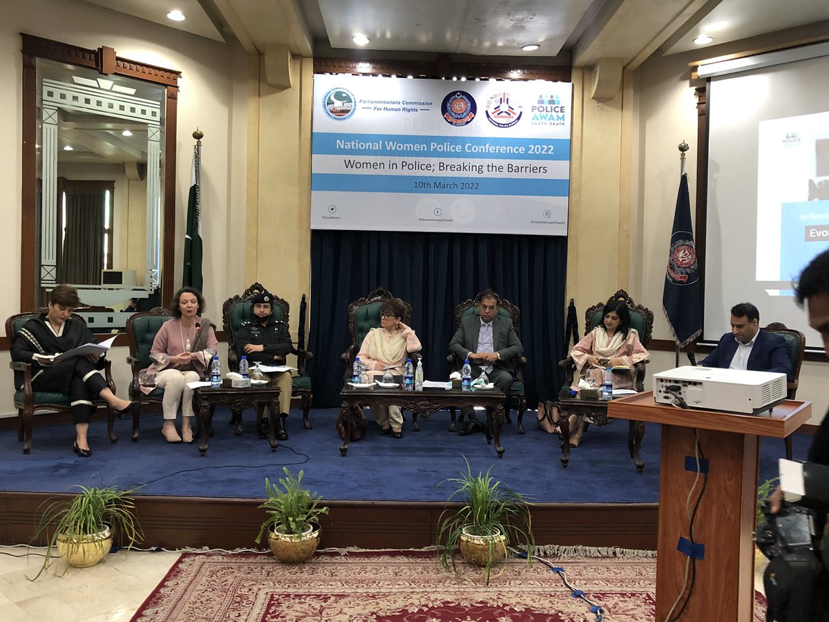 Our 1st session on: ‘Evolving Social Landscape: A case for inclusive policing’ has begun with @adnanrafiq , @SuhaiAziz from @sindhpolicedmc8, @valekhan, Dr Raheem Awan, @AfshanTehseen, Ms Samman Ahsan and @asmaqadeer4. 

#WomenInPolice #BreakingTheBarriers