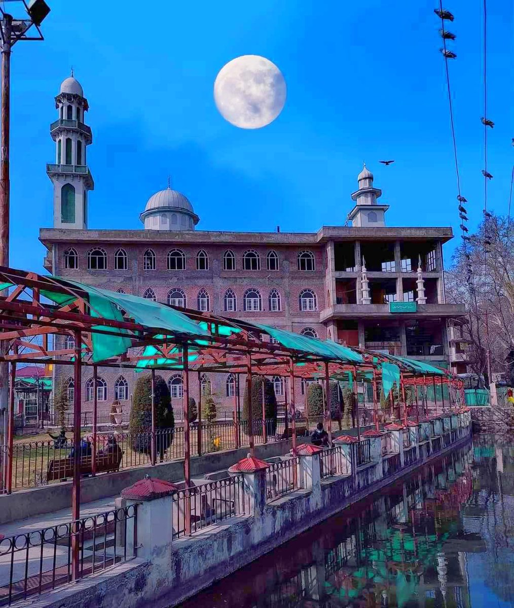izahidbashir's tweet photo. Hanfia jamia masjid shareef beehama ganderbal
@EGanderbal
Photo :@izahidbashir
#exploringganderbal https://t.co/YUvXTEnel2