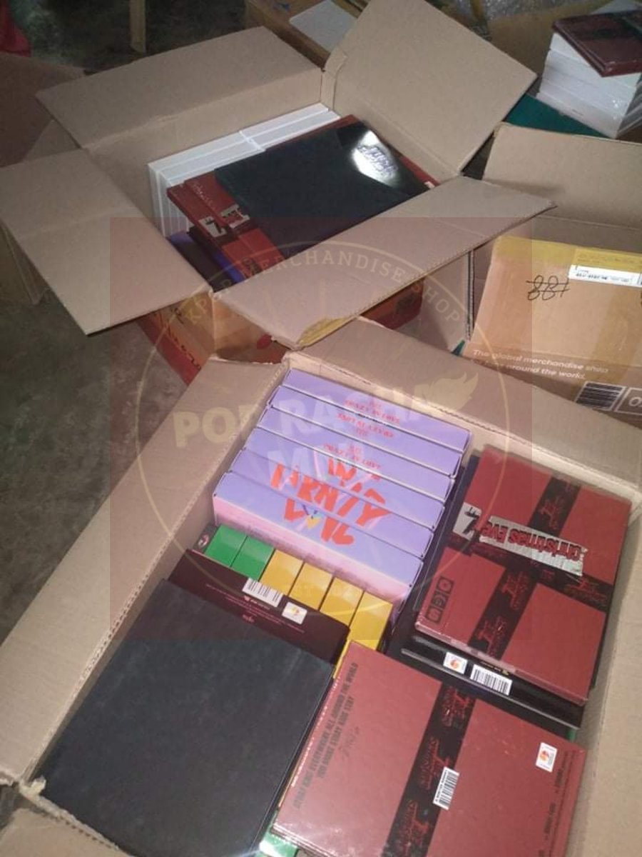 PopRachaMNL's tweet photo. annyeong, batch 1 box! ❤ pauwi na po sakin yung 2 boxes^^ sinosort out na ni consol para maship na sakin! yieee uuwi na mga pogi at magaganda! 

#PopRachaUpdates
#ProofRachaPRMNL https://t.co/iFq15pEmTt