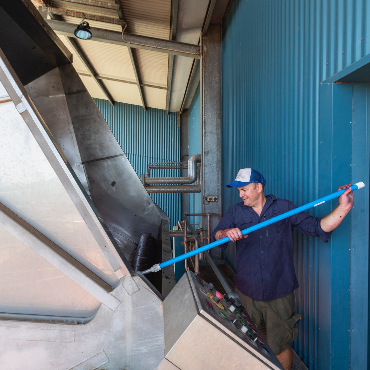 thepawnwineco's tweet photo. Happy Long weekend everyone. I’ll be spending it here with the family looking after the next generation #vintage22 👊 🍇🍷
#familybusiness #thepawnwineco #acoolmove #adelaidehillswine #langhornecreekwine https://t.co/dMIeailRyd