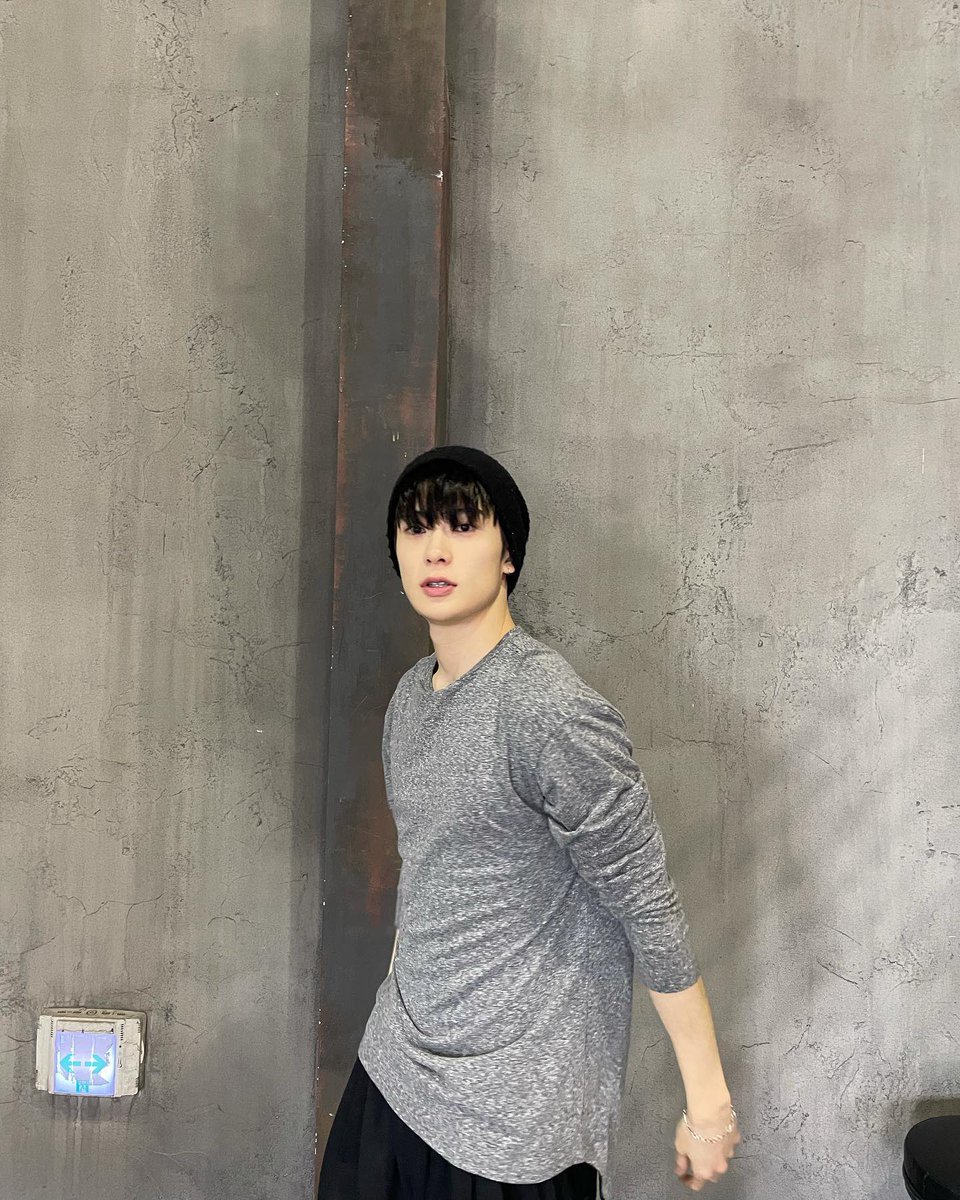 jaehyunpetals's tweet photo. Jaehyun Instagram: 퇴근네컷

🔗 https://t.co/HRqrqBSRSB https://t.co/8trHWj1RxS