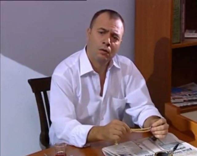 nocontexttkv's tweet photo. Kar üstünde kan izi kalsa da, üstümüzde akbabalar uçsa da, son nefesimize kadar; kuyruğumuz da diktir, başımızda. https://t.co/NGVYJUndkw