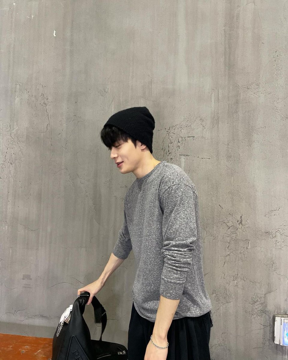 JJHLOOKS's tweet photo. https://t.co/xlZCn4u9Jz