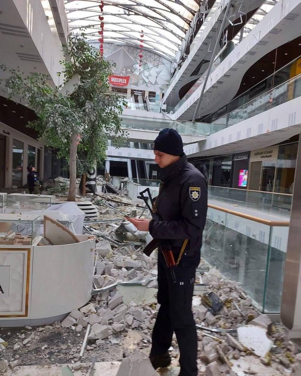Mall in Kharkiv after russian «peace»

#Ukraine #UkraineUnderAttack #UkraineWar #UkraineRussiaWar #StandWithUkraine