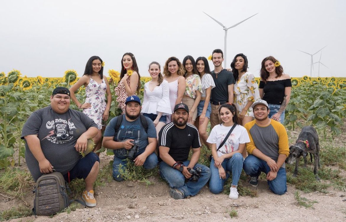 letstaycreative's tweet photo. Bringing creatives together since 2019🤍 #letstaycreative https://t.co/yNw8IR7zTB