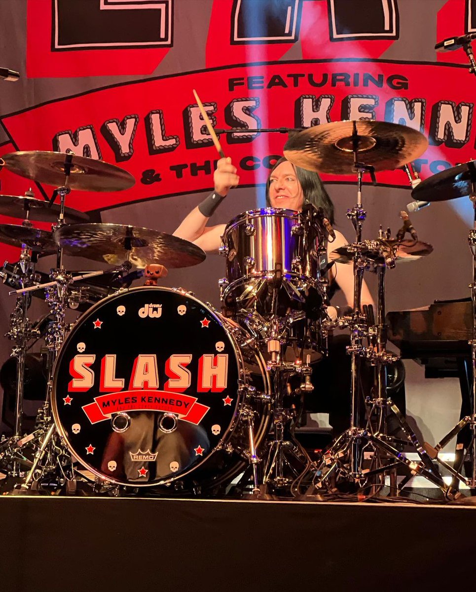 SlashArmy_ARG's tweet photo. SMKC anoche en @FillmoreSS, Silver Spring, MD. 09/03/22 โก๐ฉ
๐ธ: jcorbliss
#slash @slash #myleskennedy #toddkerns #franksidoris #brentfitz #smkc #smkc4 #slash4 #slashfeatmyleskennedyandtheconspirators #gibson #theriverisrisingtour #fillmoresilverspring #silverspring #maryland https://t.co/leuyfdIfQk