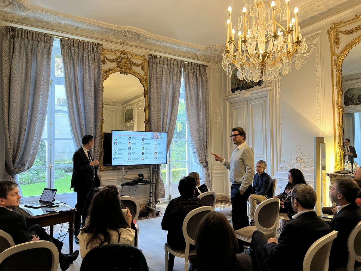 Nouvelle édition du #CDCCarré ce matin ! L’occasion de présenter les 3 nouveaux membres : @cyrilzim fondateur de <a href="/LaPlateformeIO/">La Plateforme_</a>, Martine <a href="/gouriet/">Gouriet Martine</a>, Directrice des usages numériques chez <a href="/EDFofficiel/">EDF</a> et <a href="/emmaroux/">Emmanuelle Roux</a> fondatrice <a href="/LeChaudron_io/">LeChaudron.io</a> ! WELCOME 🤩