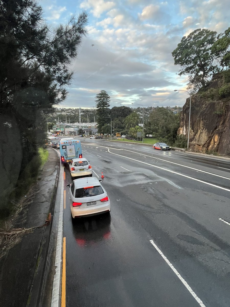 gabriellecj's tweet photo. Have been on the bus from Wynyard for an hour and only at Mosman. This explains why #sydneytraffic #chaoscontinues https://t.co/0QG6BT1bSi