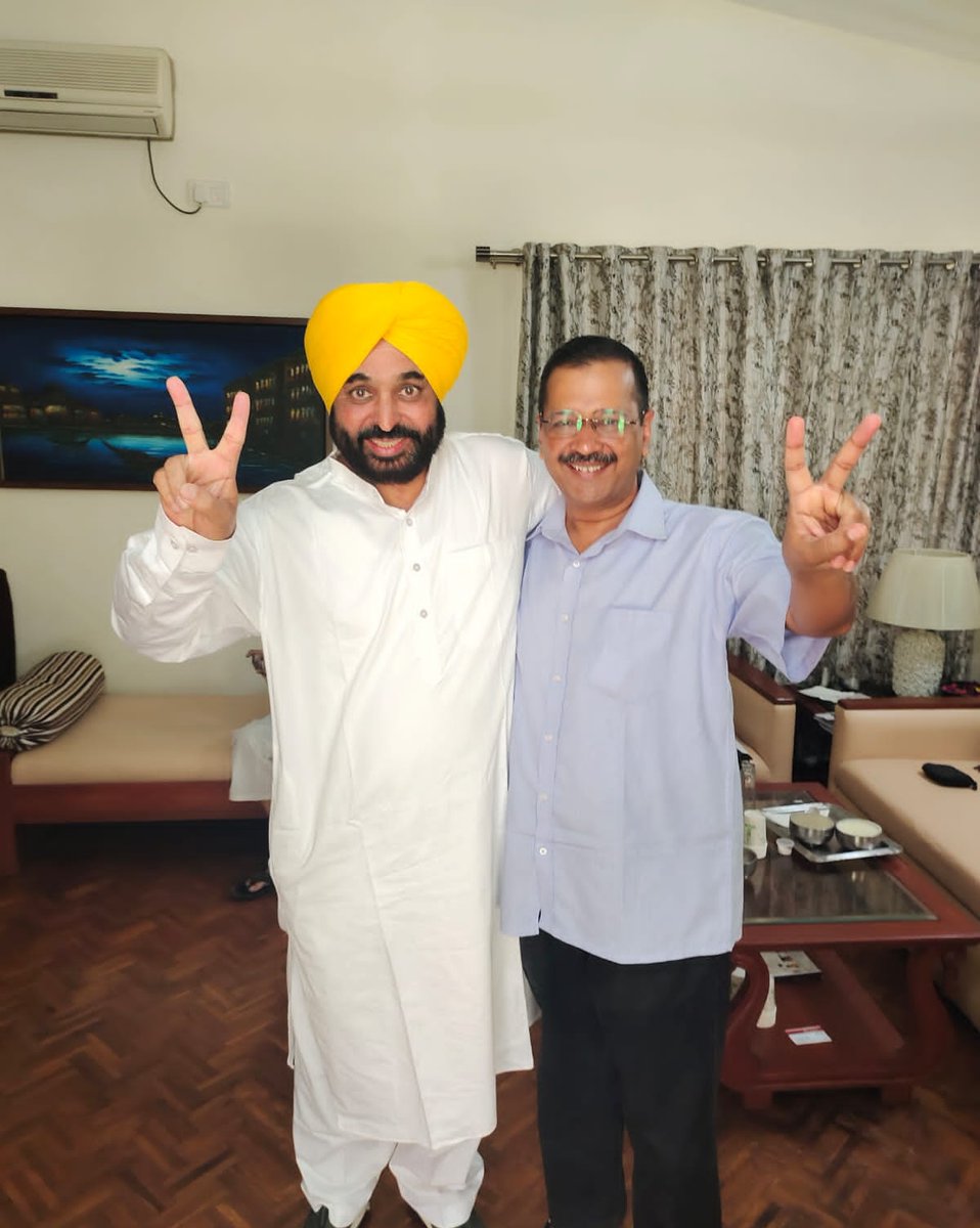 balrajkundu1's tweet photo. आम आदमी पार्टी सुप्रीमो @ArvindKejriwal और @BhagwantMann समेत @AamAadmiParty के सभी कार्यकर्ताओं को पंजाब की इंकलाबी जीत की हार्दिक बधाई। यह जीत बदलाव की दिशा में एक बड़ा संकेत है। https://t.co/bDKXDZB0AA