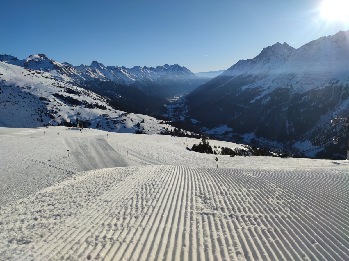 StantonReview's tweet photo. St. Anton am Arlberg is a destination unlike any other. 😍 Good morning from #galzig
#stantonamarlberg
📷 Marco Jordan -#arlberg #skiing #skiresort #austria #inTirol https://t.co/PKbOTIQxe9