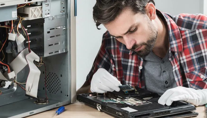 Bilgisayar Teknolojisi bölümün amacı çalıştığı kurumda bilgisayar sistemleri ile ilgili kurulum, bakım onarım gibi gerekleri yerine getirecek meslek mezunları yetiştirmektir.

Bu bölümle ilgili daha fazla bilgi için; meslekverse.com/%C3%B6nlisans/…