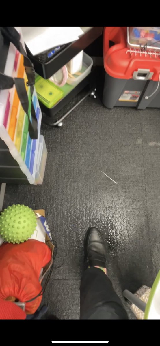 angelis_liam's tweet photo. Classroom predicament #floods #acuedu_p https://t.co/ffPXANrLMj
