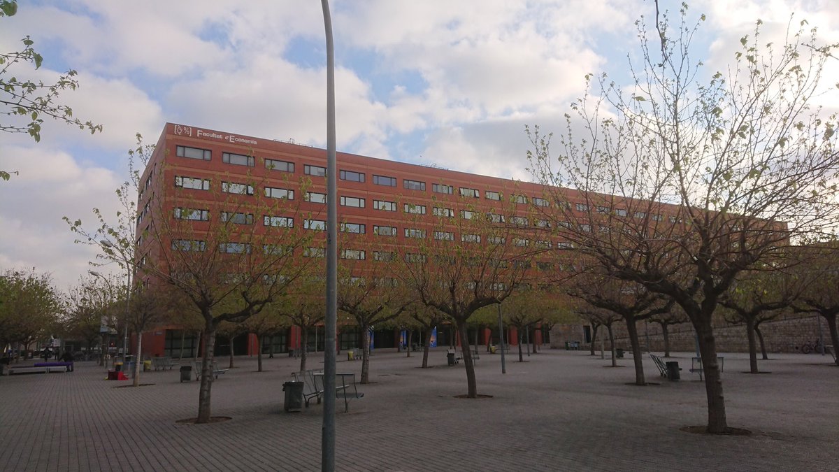 We are at the 2nd international conference on the @EconCommonGood (ECG)! 

The event welcomes scholars working on topics related to ECG and other sustainability approaches.

👉 Our presentation is set for today - come and say hi! 😉

esdeveniments.uv.es/67799/detail/i…