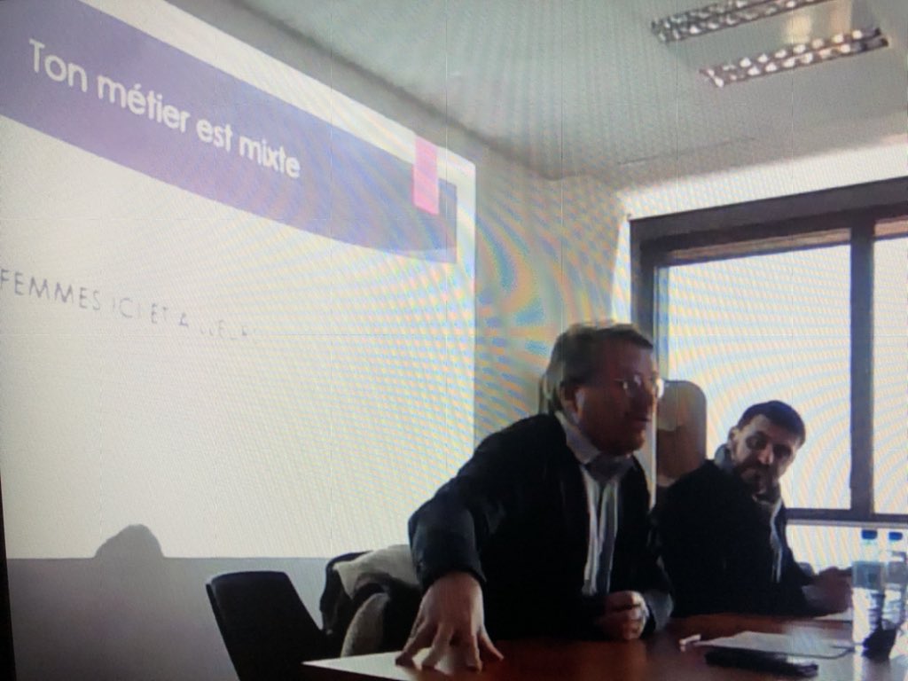 JOUVEThomas42's tweet photo. #mixite des #emplois : conférence avec témoignages de femmes salariées en #industrie #numerique et #BTP et exposition photos pour promouvoir ces métiers @poleemploi_ara #roanne https://t.co/eSqB7sAEpj