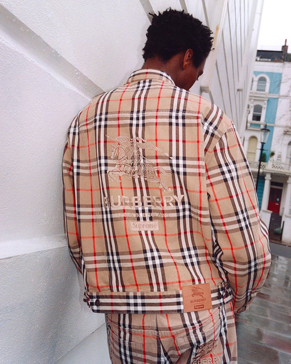 CaminoTV's tweet photo. Le Drop Supreme x Burberry à 17h ⏰

Lien : https://t.co/fC9aebgpIb https://t.co/aTDhuJtFiC