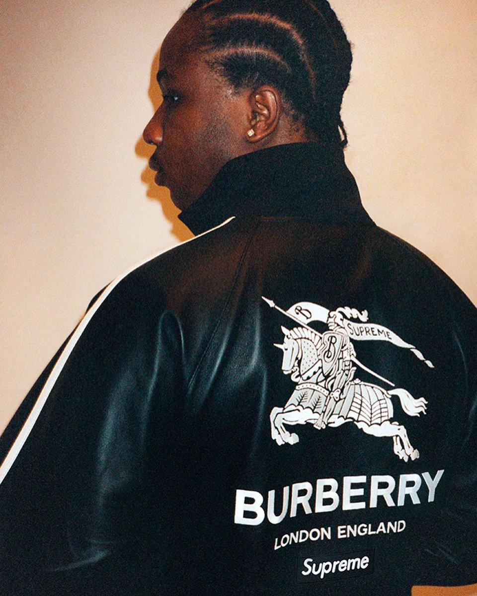CaminoTV's tweet photo. Le Drop Supreme x Burberry à 17h ⏰

Lien : https://t.co/fC9aebgpIb https://t.co/aTDhuJtFiC