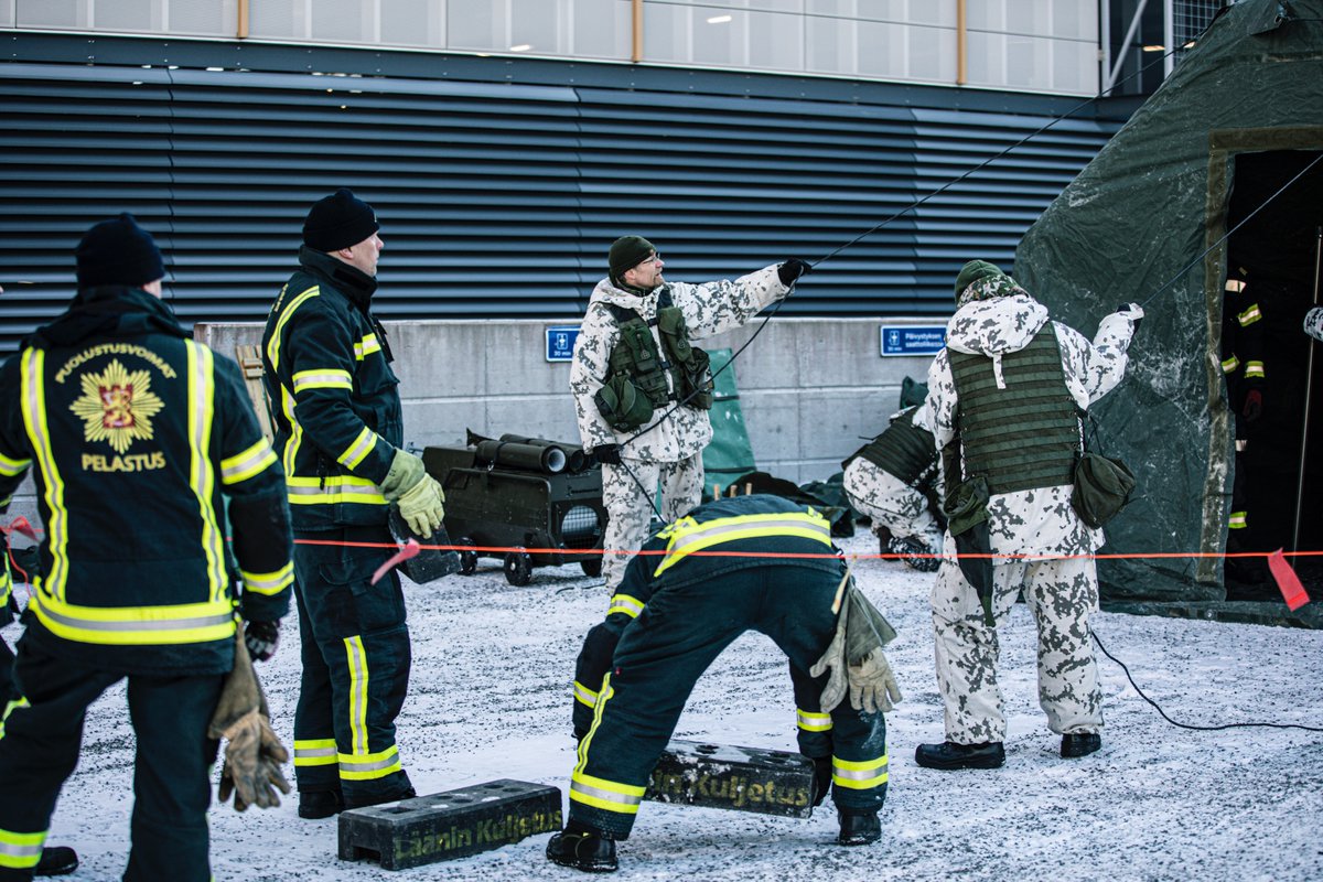 KarjalanPR's tweet photo. #EteläKarjala22 -paikallispuolustusharjoituksessa monen viranomaisen yhteistoimintaa Vainikkalan ratapihalla ja Lappeenrannan sairaalalla. #EKTURVA linkittää viranomaisia @KarjalanPR @EKpelastus @Eksote @LappeenrantaFi VIRYT
Lue https://t.co/XvLjEAFHlZ https://t.co/of5VfQ2Q0C