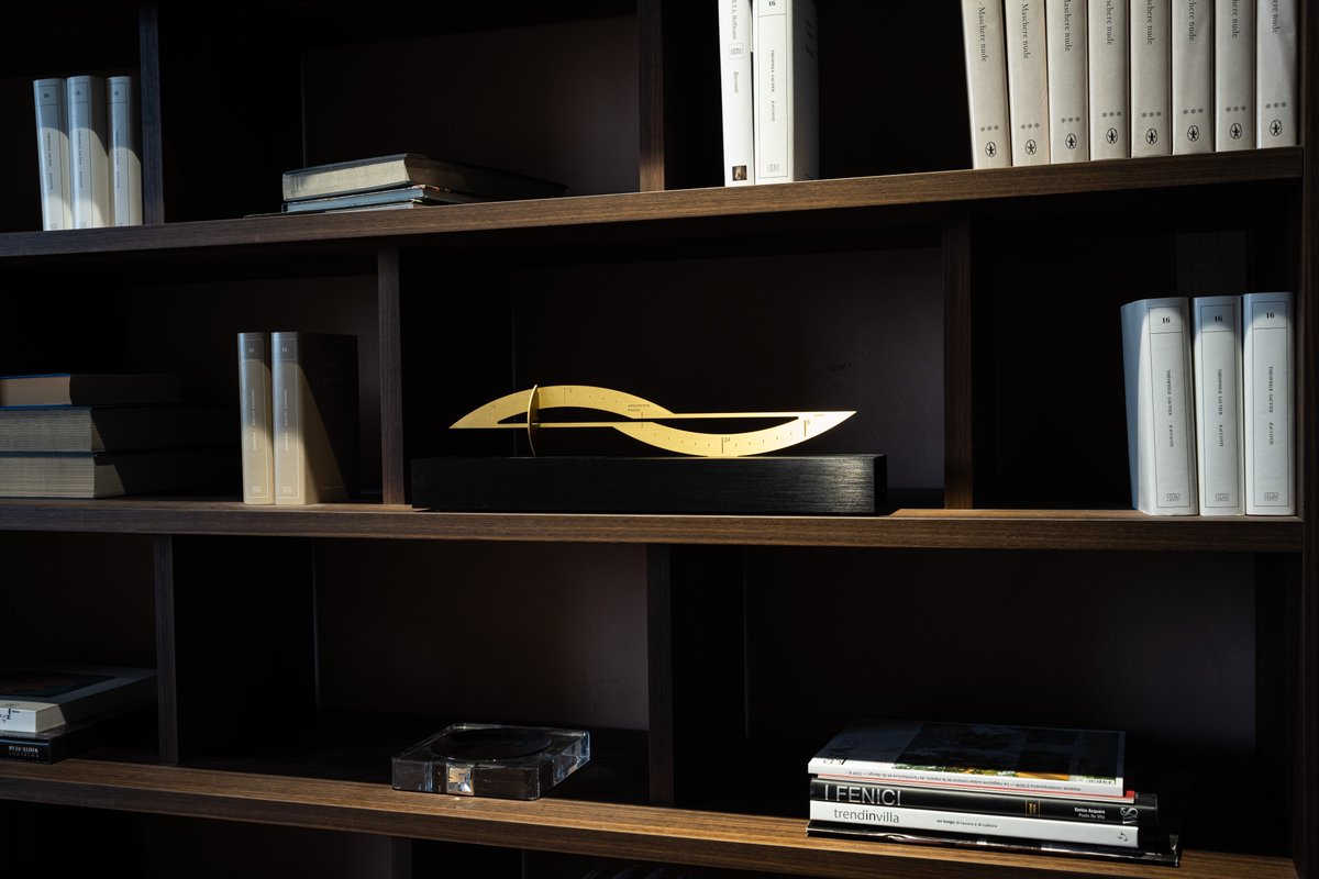 around_five_ch's tweet photo. » 𝐀𝟓-𝟎𝟏 𝐁𝐍𝐁𝐑 : The only 𝑺𝒄𝒖𝒍𝒑𝒕𝒖𝒓𝒆 𝒐𝒇 𝑻𝒊𝒎𝒆 in natural brushed brass

by ●○○○○ AROUND FIVE
https://t.co/ZqeIAFncaB https://t.co/c5FmreCUKD