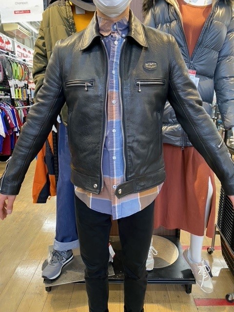 ワットマン 相模原中央店 公式 Lewis Leathers Lewis Leathers ドミネーターシングルレザー入荷 藤原ヒロシさん等 有名人多数愛用の一着 目立ったキズやシミ 汚れ 匂いほとんどなく状態 です モデル 169cm 50kg ぜひ ご来店ください
