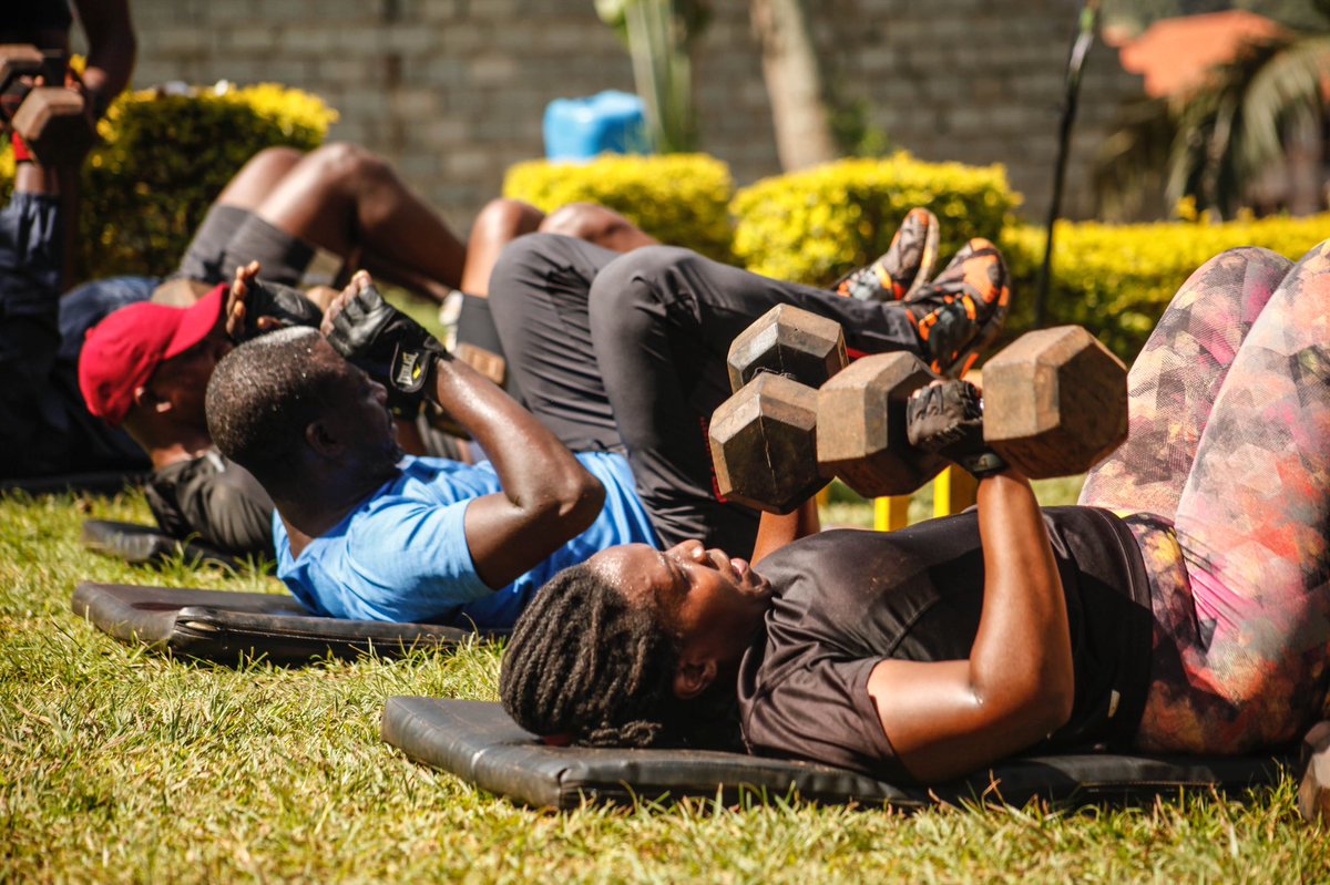 FitwithDrake's tweet photo. Workout and tone your entire body rather than focusing on specific areas like your abs 

Recomposition doesnt work like that.

#AskDrake @DrakesBootcamp @Amirnsamo23 @RobinInnocentJr @Maggie_Petrelli https://t.co/jaXAQS5f4S