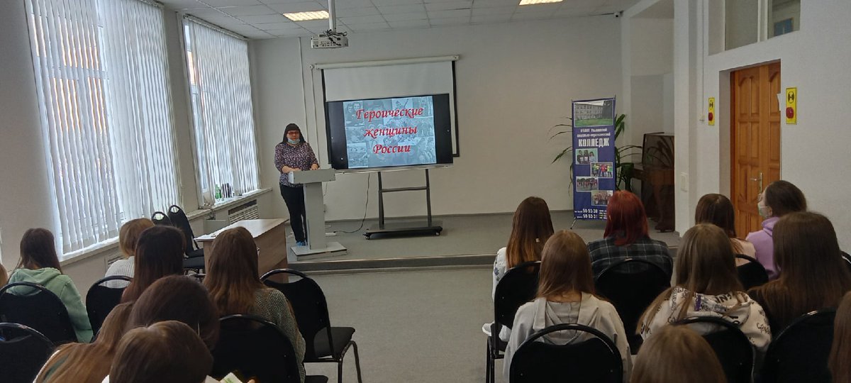 Chit_zal's tweet photo. ✅10 марта сотрудник читального зала #ДворецКниги провела для студентов Ульяновского социально-педагогического колледжа беседу «Героические женщины России» - о подвигах наших соотечественниц, совершённых в трудные для страны времена.
#PROЧтение #Культура73 #reg73 https://t.co/q4IxYTpYM7