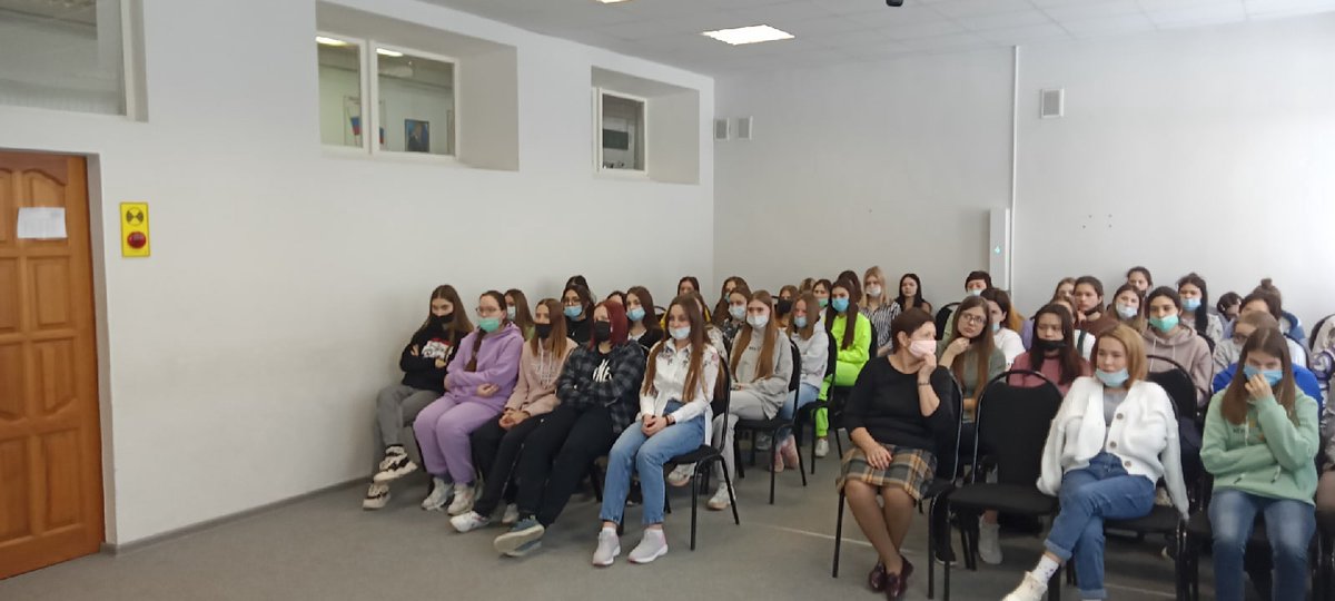 Chit_zal's tweet photo. ✅10 марта сотрудник читального зала #ДворецКниги провела для студентов Ульяновского социально-педагогического колледжа беседу «Героические женщины России» - о подвигах наших соотечественниц, совершённых в трудные для страны времена.
#PROЧтение #Культура73 #reg73 https://t.co/q4IxYTpYM7