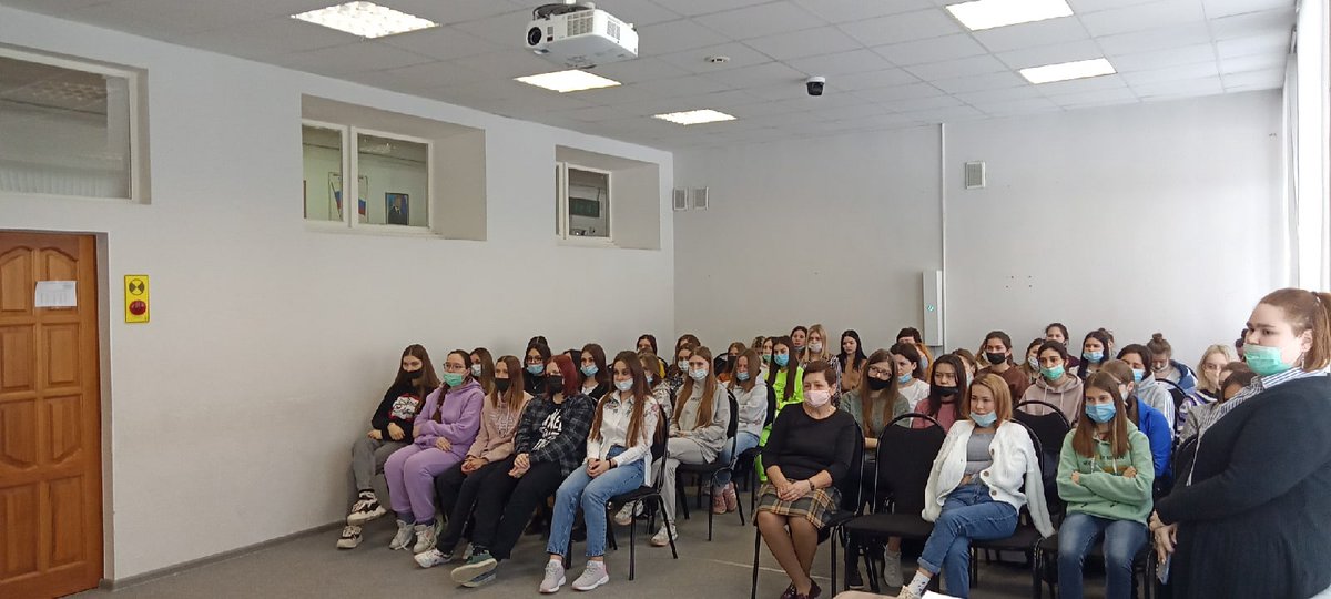 Chit_zal's tweet photo. ✅10 марта сотрудник читального зала #ДворецКниги провела для студентов Ульяновского социально-педагогического колледжа беседу «Героические женщины России» - о подвигах наших соотечественниц, совершённых в трудные для страны времена.
#PROЧтение #Культура73 #reg73 https://t.co/q4IxYTpYM7