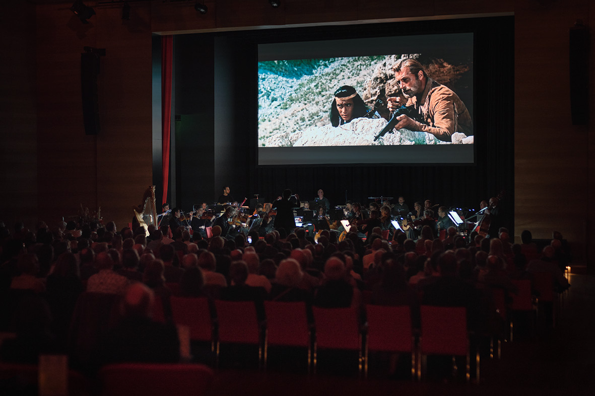 KammerphilGr's tweet photo. Unter der Leitung von @LaurentZufferey ging mit "Winnetou: Der Schatz im Silbersee" in Rorschach eine erfolgreiche Filmmusik-Tournee zu Ende, deren Bilder jedem Anwesenden noch lange in Erinnerung bleiben werden. Fotos: © Würth Haus Rorschach https://t.co/BgfU5qwhUr