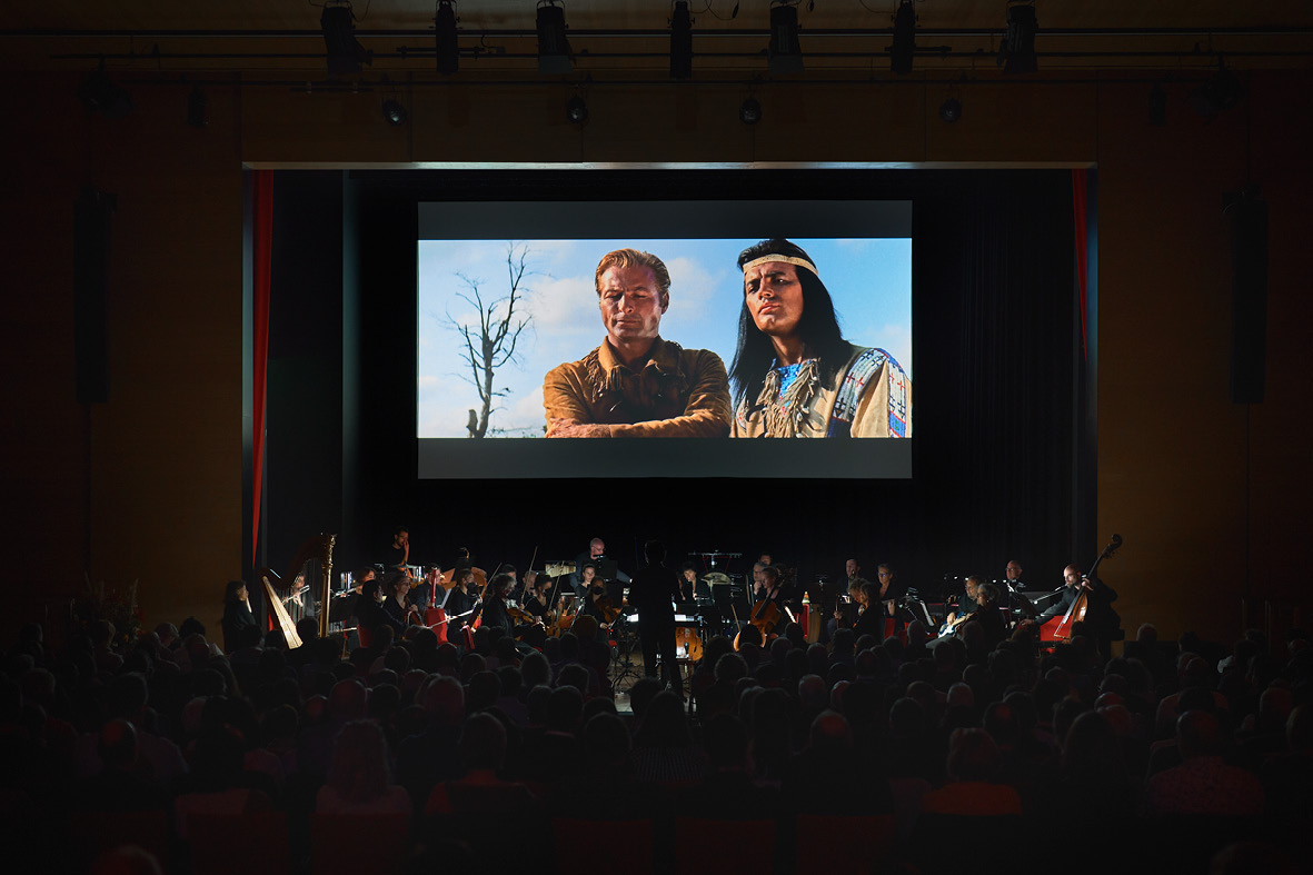 KammerphilGr's tweet photo. Unter der Leitung von @LaurentZufferey ging mit "Winnetou: Der Schatz im Silbersee" in Rorschach eine erfolgreiche Filmmusik-Tournee zu Ende, deren Bilder jedem Anwesenden noch lange in Erinnerung bleiben werden. Fotos: © Würth Haus Rorschach https://t.co/BgfU5qwhUr