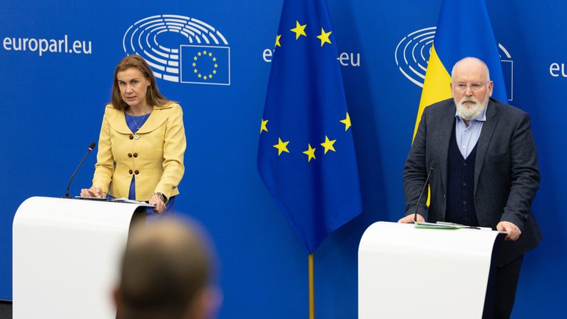 La UE propone un plan para una #energía más asequible, segura y sostenible 🇪🇺 #REPowerEU
bit.ly/3J1iSci