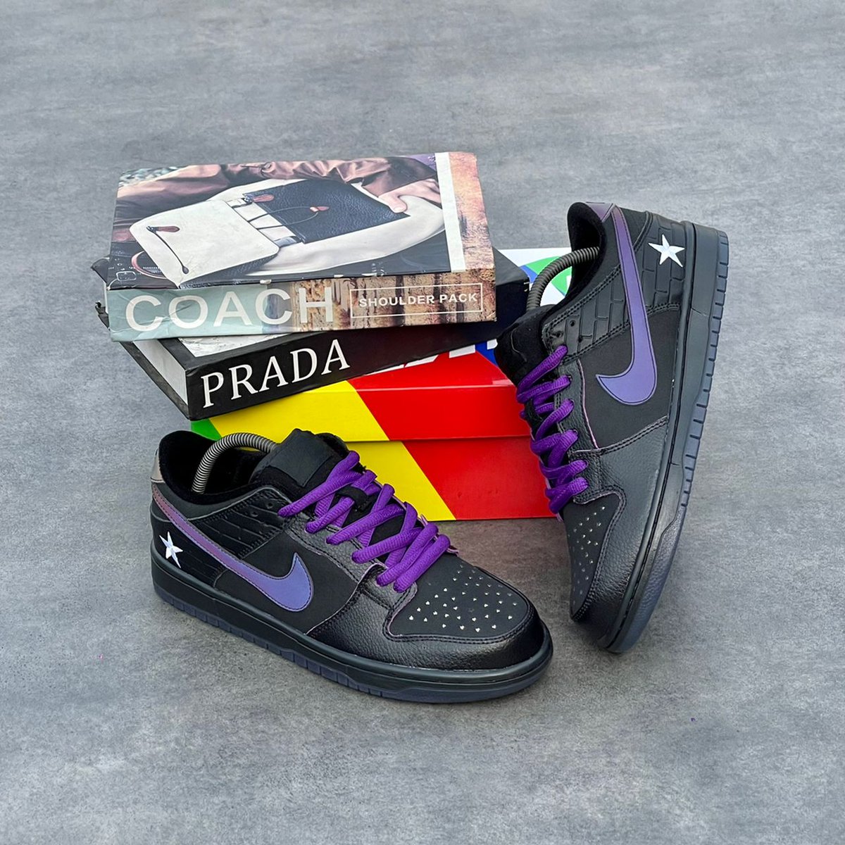 Twenty7_Ng's tweet photo. *FAMILIA X Nike SB Dunk Low First Avenue*
*Now Available ‼️ *

*Sizes: 40 - 45*
#Bigpam28 #Trending #ElectionResults https://t.co/0Hp9rvuO47