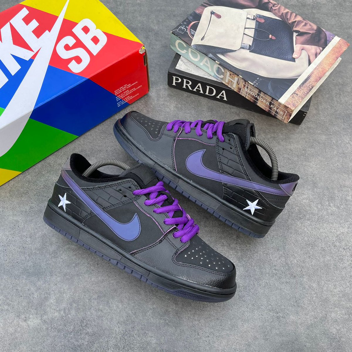 Twenty7_Ng's tweet photo. *FAMILIA X Nike SB Dunk Low First Avenue*
*Now Available ‼️ *

*Sizes: 40 - 45*
#Bigpam28 #Trending #ElectionResults https://t.co/0Hp9rvuO47