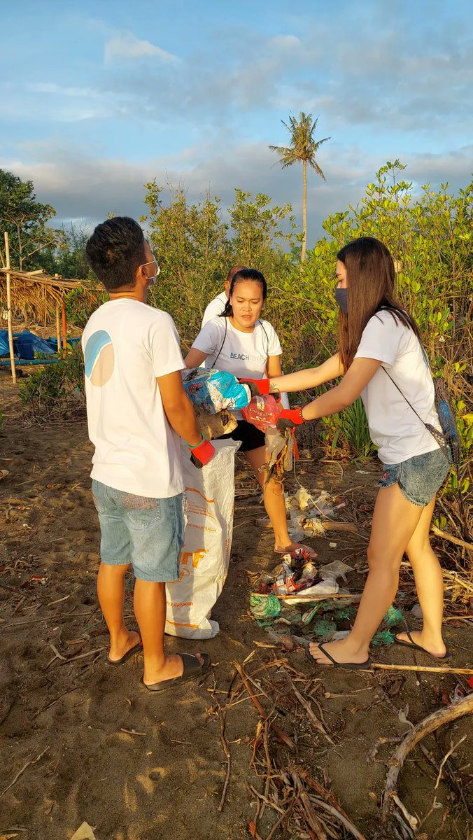 joinbeacheco's tweet photo. ποΈ $BEACH ποΈ
Watch our team in #ThePhilippines #DoGoodWithEveryTransaction. Each piece of plastic you collect off the beach counts! You could be saving precious marine life.
Join us at https://t.co/Hzxlwvtw1W today.
#DeFi #NFTs #CircularEconomy #ClimateAction #BlueCarbon https://t.co/vatyg5fWxx