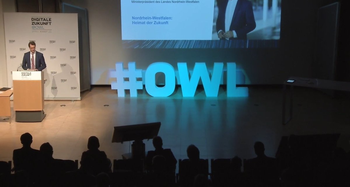 Heute bei DigitaleZukunft@OWL. Bin auf neue Impulse gespannt 🙂. #twlz #Digitalisierung