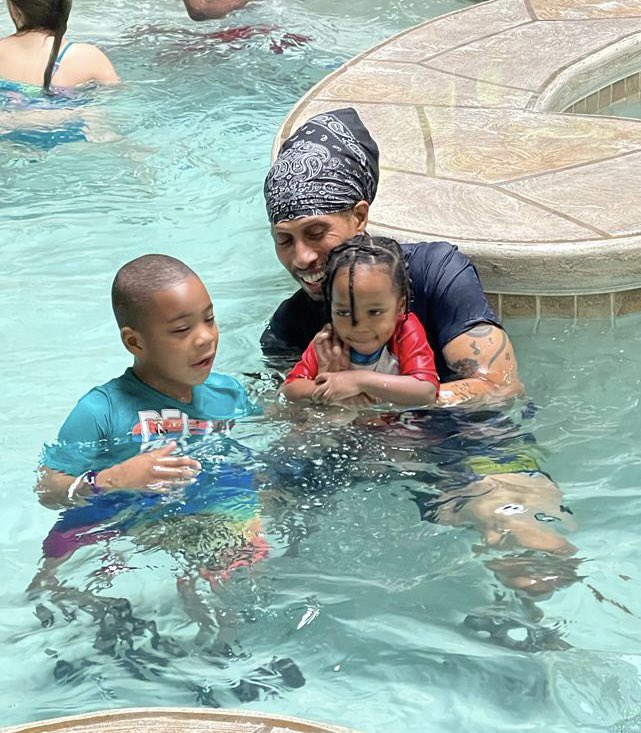 FreemynzShango's tweet photo. Di young lion dem ting #waterpark #birthday #stresslesslivemore #familysettings https://t.co/CnbuuOt09d