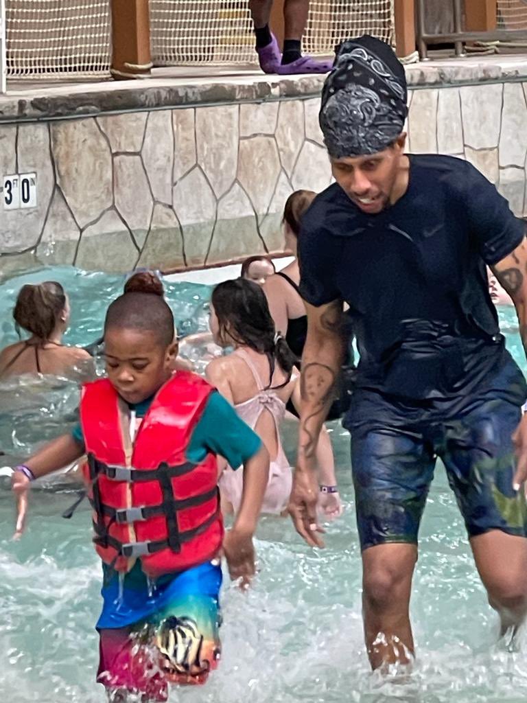 FreemynzShango's tweet photo. Di young lion dem ting #waterpark #birthday #stresslesslivemore #familysettings https://t.co/cMFTxBM3Zf