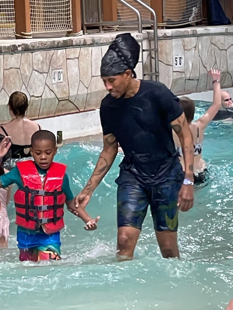 FreemynzShango's tweet photo. Di young lion dem ting #waterpark #birthday #stresslesslivemore #familysettings https://t.co/cMFTxBM3Zf