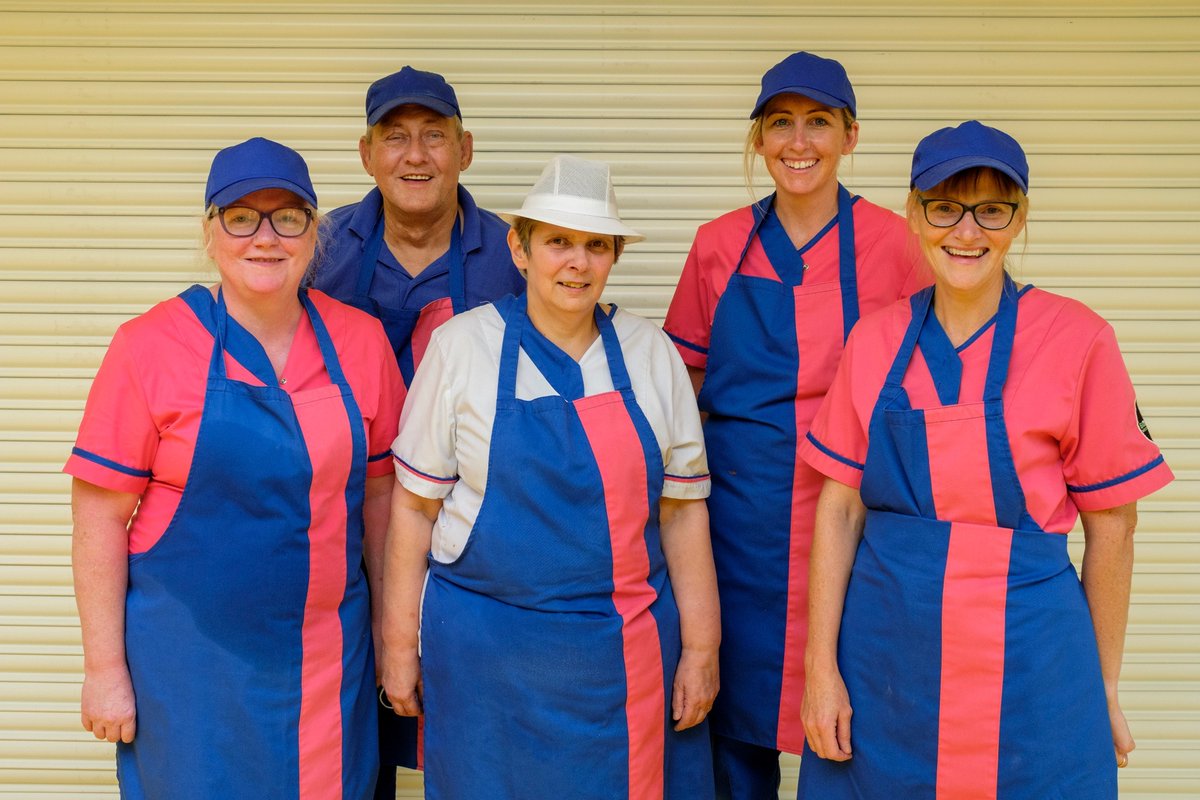 EastAyrshire's tweet photo. Today we're celebrating school food, and our amazing Catering teams, for the 10th International School Meals Day. Our children and young people will be enjoying international food like chicken schnitzels and vegetable pakora, YUM! #ISMD2022 @IntSchoolMeals https://t.co/9f0fnohmQm https://t.co/X4SZnJhJBO